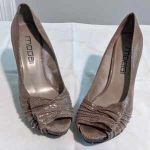 Moda Spana tan heels / pumps